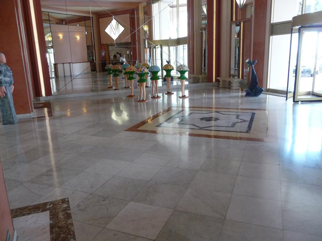 Cannes, Croisette, Palais Miramar Exteriör bild